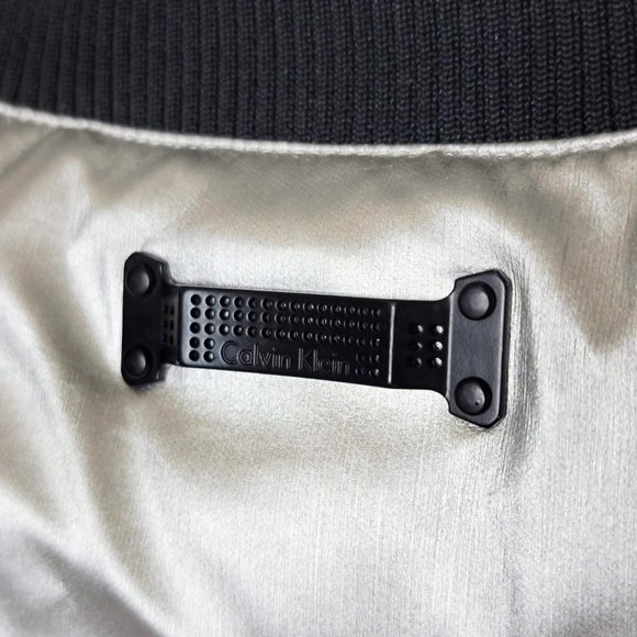 Calvin Klein Men's Silver Puffer Vest Size Large. - Picture 11 of 13